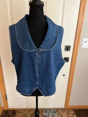 Women’s new Upper West Side blue cotton Peter Pan collar denim jean vest. Large